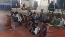 Keterangan Foto:
Kegiatan Persari SDN Pasongsongan 1 yang dirangkai dengan peringatan Maulid Nabi Muhammad SAW, diisi pembiasaan ibadah berjamaah dari Dzuhur hingga Subuh untuk memperkuat kedisiplinan dan pembentukan karakter siswa.