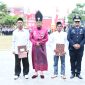Bupati Sumenep Achmad Fauzi Wongsojudo menyerahkan remisi secara simbolis kepada warga binaan Rutan Kelas IIB Sumenep dalam rangka peringatan HUT ke-81 Kemerdekaan Republik Indonesia, Senin (17/8/2026). Dua warga binaan tercatat memperoleh remisi langsung bebas.