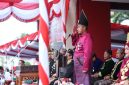 Ket Foto: Bupati Sumenep Achmad Fauzi Wongsojudo saat menjadi Inspektur Upacara Peringatan Detik-detik Proklamasi HUT ke-81 Kemerdekaan RI di halaman Kantor Bupati Sumenep, Senin (17/8/2026).