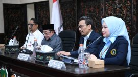 Wakil Bupati Sumenep KH Imam Hasyim bersama Rektor UWG Malang Dr. Anwar dan jajaran Pemkab Sumenep saat membahas peluang kolaborasi pendidikan, riset, dan penguatan SDM untuk mendukung pembangunan berbasis potensi daerah, di Aula Adhirasa, Rabu (19/8/2026).