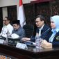 Wakil Bupati Sumenep KH Imam Hasyim bersama Rektor UWG Malang Dr. Anwar dan jajaran Pemkab Sumenep saat membahas peluang kolaborasi pendidikan, riset, dan penguatan SDM untuk mendukung pembangunan berbasis potensi daerah, di Aula Adhirasa, Rabu (19/8/2026).