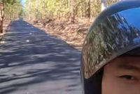 Ket foto: Kondisi jalan Arjasa–Kangayan, Sumenep, yang kini tampak mulus dan lebih nyaman dilalui. Perbaikan infrastruktur tersebut mendapat apresiasi dari sebagian besar masyarakat kepulauan.