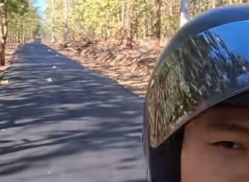 Ket foto: Kondisi jalan Arjasa–Kangayan, Sumenep, yang kini tampak mulus dan lebih nyaman dilalui. Perbaikan infrastruktur tersebut mendapat apresiasi dari sebagian besar masyarakat kepulauan.