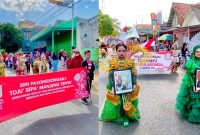 Ket Foto: Semangat dan kekompakan siswa SDN Pasongsongan I saat mengikuti Karnaval HUT ke-81 Kemerdekaan RI di Kecamatan Pasongsongan hingga berhasil meraih Juara 2.