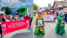 Ket Foto: Semangat dan kekompakan siswa SDN Pasongsongan I saat mengikuti Karnaval HUT ke-81 Kemerdekaan RI di Kecamatan Pasongsongan hingga berhasil meraih Juara 2.