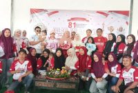 Ket Foto: Pimpinan Ayunda Group Bambang Budianto bersama karyawan dan peserta JJS saat memeriahkan HUT ke-81 Kemerdekaan RI di Pamekasan, Sabtu (22/8/2026).