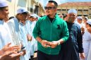 Bang Ali bersama para santri, di balik senyum dan kebersamaan tersimpan tekad menjadikan bisnis sebagai jalan ibadah dan berbagi untuk sesama.