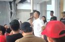 Keterangan foto: Founder BASHRA Bani Insan Peduli (BIP), Ali Zainal Abidin, saat memberikan sambutan dalam kegiatan JJS Toko Emas Central 88 Pamekasan.
