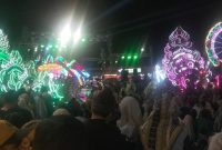 Ket Foto: Ribuan orang memadati Lapangan GOR A. Yani Sumenep saat pembukaan Madura Night Vaganza 2026, Rabu malam (26/8/2026). Kegiatan tersebut menjadi bagian dari rangkaian MCF #4 2026 sekaligus pembukaan Pameran Pembangunan Kabupaten Sumenep.