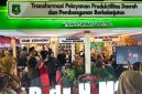 Ket Foto: Direktur RSUD dr. H. Moh. Anwar Sumenep dr. Erliyati, M.Kes, bersama jajaran saat mengikuti Pameran Pembangunan dalam rangka Madura Night Vaganza 2026 di GOR A. Yani Sumenep, Rabu (26/8/2026). Kehadiran RSUD Sumenep menjadi bagian dari upaya mendekatkan layanan kesehatan kepada masyarakat.