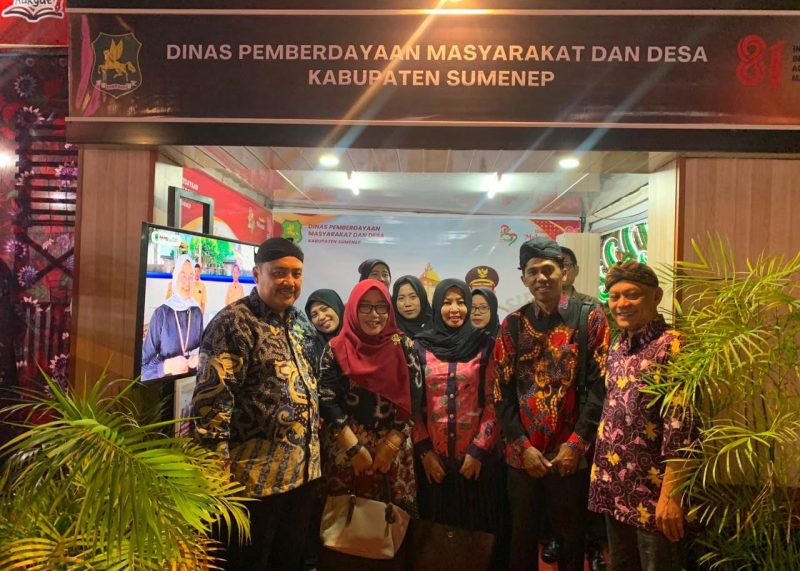 Ket Foto: Stan DPMD Kabupaten Sumenep dalam gelaran Madura Night Vaganza (MNV) 2026 di GOR A. Yani Sumenep, menampilkan beragam informasi dan inovasi desa, mulai dari E-Voting Pilkades Serentak 2027, Indeks Desa hingga Si Malhum.