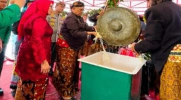 Siraman Gong Kiai Pradah Jadi Penggerak Budaya dan UMKM Sutojayan