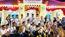 Ket foto: Bupati Sumenep Achmad Fauzi Wongsojudo didampingi Kepala Bappeda Sumenep Dr. Ir. Arif Firmanto, S.TP., M.Si., IPU., ASEAN Eng., bersama jajaran saat berada di stan Bappeda dalam Pameran Pembangunan MNV 2026 yang memadukan informasi pembangunan dengan nuansa Keraton dan Pendopo Sumenep.