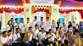 Ket foto: Bupati Sumenep Achmad Fauzi Wongsojudo didampingi Kepala Bappeda Sumenep Dr. Ir. Arif Firmanto, S.TP., M.Si., IPU., ASEAN Eng., bersama jajaran saat berada di stan Bappeda dalam Pameran Pembangunan MNV 2026 yang memadukan informasi pembangunan dengan nuansa Keraton dan Pendopo Sumenep.
