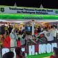 Ket foto: Bupati Sumenep Achmad Fauzi Wongsojudo saat mengunjungi stan RSUD dr. H. Moh. Anwar Sumenep dalam Pameran Pembangunan MNV 2026, menyapa masyarakat dan berinteraksi dengan dokter spesialis sebelum menyerahkan hadiah sepeda gunung kepada pemenang undian.
