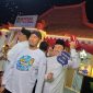 Ket foto: Bupati Sumenep Achmad Fauzi Wongsojudo bersama Kepala Dinas Komunikasi dan Informatika (Kominfo) Sumenep dan Kepala Bappeda Sumenep saat mengabadikan momen bersama di Stan Bappeda dalam Pameran Pembangunan MNV 2026.