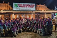 Ket Foto: Bupati Sumenep Achmad Fauzi Wongsojudo bersama puluhan Srikandi Dinkes P2KB Sumenep saat mengunjungi stan Dinkes P2KB dalam gelaran MNV 2026.