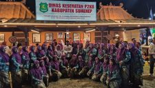 Ket Foto: Bupati Sumenep Achmad Fauzi Wongsojudo bersama puluhan Srikandi Dinkes P2KB Sumenep saat mengunjungi stan Dinkes P2KB dalam gelaran MNV 2026.