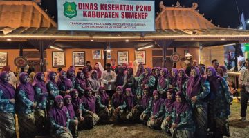 Ket Foto: Bupati Sumenep Achmad Fauzi Wongsojudo bersama puluhan Srikandi Dinkes P2KB Sumenep saat mengunjungi stan Dinkes P2KB dalam gelaran MNV 2026.
