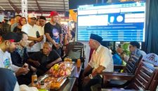 Ket Foto: Bupati Sumenep Achmad Fauzi Wongsojudo saat menyambangi stan pembangunan Diskominfo Sumenep dalam gelaran MNV 2026 yang mengusung tema “Pantai, Laut, Pulau, Pesisir Menuju Sumenep Kabupaten Kepulauan.”