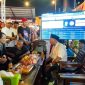 Ket Foto: Bupati Sumenep Achmad Fauzi Wongsojudo saat menyambangi stan pembangunan Diskominfo Sumenep dalam gelaran MNV 2026 yang mengusung tema “Pantai, Laut, Pulau, Pesisir Menuju Sumenep Kabupaten Kepulauan.”
