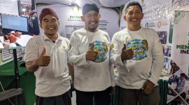 Ket Foto: Bupati Sumenep bersama jajaran BAZNAS berfoto bersama usai mengunjungi stan BAZNAS dalam rangkaian Madura Culture Festival (MCF) 2026 di GOR A. Yani Pangligur, Sumenep.