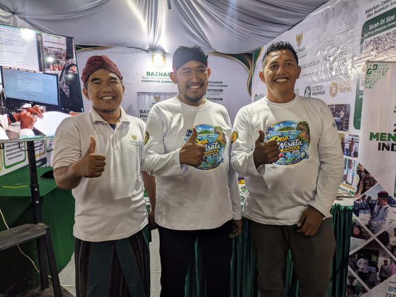 Ket Foto: Bupati Sumenep bersama jajaran BAZNAS berfoto bersama usai mengunjungi stan BAZNAS dalam rangkaian Madura Culture Festival (MCF) 2026 di GOR A. Yani Pangligur, Sumenep.