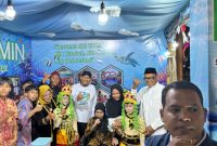 Ket Foto: Bupati Sumenep bersama jajaran saat mengunjungi dan berfoto bersama di stan Sekolah Luar Biasa (SLB) dalam rangkaian Madura Culture Festival (MCF) 2026 di GOR A. Yani Pangligur, Sumenep.