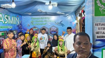 Ket Foto: Bupati Sumenep bersama jajaran saat mengunjungi dan berfoto bersama di stan Sekolah Luar Biasa (SLB) dalam rangkaian Madura Culture Festival (MCF) 2026 di GOR A. Yani Pangligur, Sumenep.