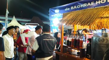 Ket Foto: Bupati Sumenep Achmad Fauzi Wongsojudo saat mengunjungi stan kuliner dan perhotelan Baghraf dalam rangkaian Madura Culture Festival (MCF) 2026 di GOR A. Yani Pangligur, Sumenep.