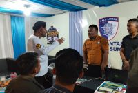 Foto: Bupati Sumenep Achmad Fauzi Wongsojudo saat menyambangi stan Polresta Sumenep dalam rangkaian Madura Culture Festival (MCF) #4 2026 dan berinteraksi dengan petugas serta masyarakat.