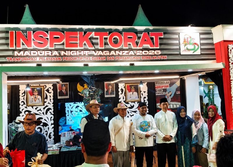 Ket Foto: Bupati Sumenep bersama jajaran Inspektorat saat mengunjungi stan Inspektorat pada Pameran Pembangunan MCF 2026, sekaligus menyampaikan pesan pentingnya pengawasan dan pencegahan korupsi.