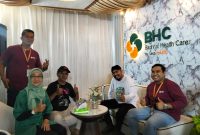 Ket foto: Bupati Sumenep saat mengunjungi stan Baghraf Health Care (BHC) dalam rangkaian Pameran Pembangunan Madura Night Vaganza 2026.