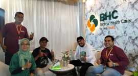 Ket foto: Bupati Sumenep saat mengunjungi stan Baghraf Health Care (BHC) dalam rangkaian Pameran Pembangunan Madura Night Vaganza 2026.