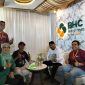 Ket foto: Bupati Sumenep saat mengunjungi stan Baghraf Health Care (BHC) dalam rangkaian Pameran Pembangunan Madura Night Vaganza 2026.