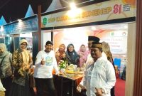 Ket Foto:
Bupati Sumenep Achmad Fauzi Wongsojudo saat mengunjungi stan DWP Sumenep dalam rangkaian Pameran Pembangunan Madura Culture Festival (MCF) #4 2026 di Lapangan GOR A. Yani Pangligur, Sumenep