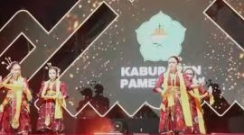 Ket Foto: Penampilan Tari Sandorena dari Kabupaten Pamekasan saat memeriahkan Madura Culture Festival (MCF) 2026 di GOR A. Yani Pangligur, Sumenep, Sabtu (29/8/2026).
