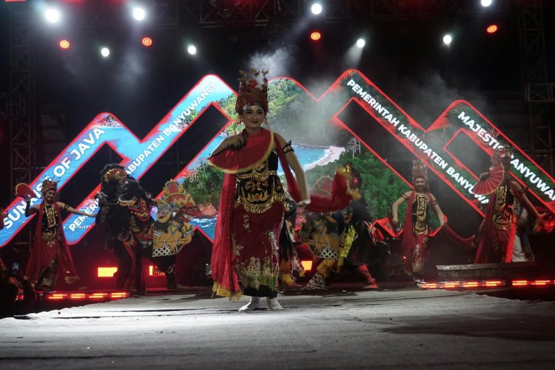 Penampilan seni budaya dalam rangkaian MCF #4 2026 di GOR A. Yani Pangligur, Sumenep, menjadi etalase keberagaman seni dan budaya daerah di Jawa Timur.