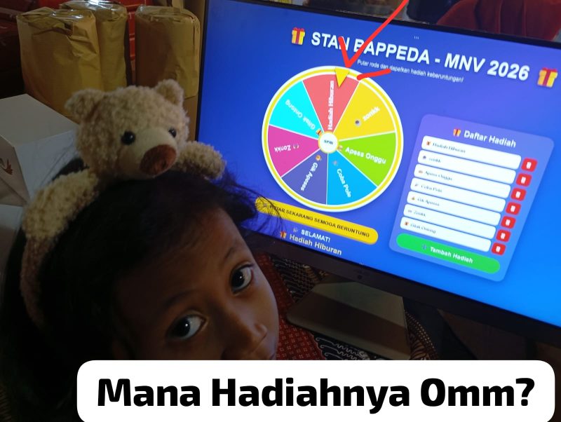 Ket foto:
Anak-anak antusias mencoba permainan roda hadiah di Stan Bappeda Sumenep dalam Pameran Pembangunan rangkaian Madura Culture Festival (MCF) #4 2026 di GOR A. Yani Pangligur, Sumenep, Sabtu (29/8/2026).