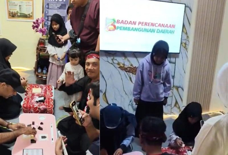 Foto kiri: Dua wisatawan terlihat antusias mengikuti permainan berhadiah di Stan Bappeda Sumenep dalam Pameran Pembangunan rangkaian MCF #4 2026 di GOR A. Yani Pangligur, Sabtu (29/8/2026).