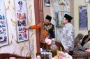 Ket Foto: Wakil Bupati Sumenep KH. Imam Hasyim saat meninjau Stan Bappeda Sumenep dalam Pameran Pembangunan rangkaian MCF #4 2026 di GOR A. Yani Pangligur, Sumenep. Stan tersebut mengusung konsep Keraton dan Pendopo serta menyajikan informasi program, capaian, data pembangunan dan inovasi daerah.