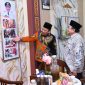 Ket Foto: Wakil Bupati Sumenep KH. Imam Hasyim saat meninjau Stan Bappeda Sumenep dalam Pameran Pembangunan rangkaian MCF #4 2026 di GOR A. Yani Pangligur, Sumenep. Stan tersebut mengusung konsep Keraton dan Pendopo serta menyajikan informasi program, capaian, data pembangunan dan inovasi daerah.