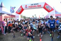 Ket foto: Ribuan peserta mengikuti GO Sumenep Purnama Fun Run 2026 dalam rangkaian Madura Culture Festival (MCF) #4 di GOR A. Yani Pangligur, Sumenep, Minggu (30/8/2026).