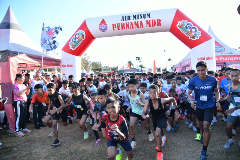 Ket foto: Ribuan peserta mengikuti GO Sumenep Purnama Fun Run 2026 dalam rangkaian Madura Culture Festival (MCF) #4 di GOR A. Yani Pangligur, Sumenep, Minggu (30/8/2026).