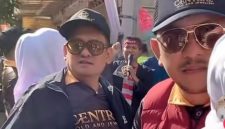 Ket Foto: Haji Khairul Umam (Haji Her) bersama Direktur Utama Central 88 Gold and Jewellery, Ali Zainal Abidin, saat menghadiri Grand Opening Central 88 Gold and Jewellery di Pamekasan, Minggu (30/8/2026).