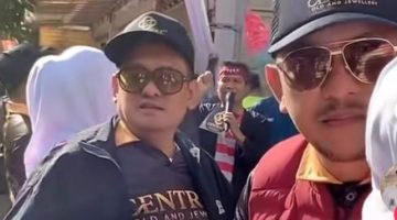 Ket Foto: Haji Khairul Umam (Haji Her) bersama Direktur Utama Central 88 Gold and Jewellery, Ali Zainal Abidin, saat menghadiri Grand Opening Central 88 Gold and Jewellery di Pamekasan, Minggu (30/8/2026).