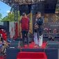 Ket Foto: Haji Khairul Umam (Haji Her) bersama Direktur Utama Central 88 Gold and Jewellery, Ali Zainal Abidin (Bang Ali), saat menghadiri Jalan-Jalan Sehat (JJS) dalam rangka soft opening Central 88 Gold and Jewellery Pamekasan, Minggu (30/8/2026). Momen tersebut menjadi ajang silaturahmi sekaligus Haji Her mengungkap jasa Bang Ali dalam perjalanan hidupnya.