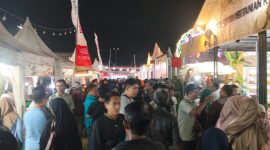 Ribuan masyarakat tumpah ruah memeriahkan Madura Culture Festival (MCF) #4 2026 di GOR A. Yani Panglegur, Sumenep, yang turut menjadi momentum bagi UMKM mengembangkan usahanya.