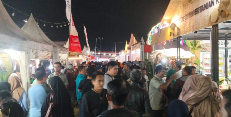 Ribuan masyarakat tumpah ruah memeriahkan Madura Culture Festival (MCF) #4 2026 di GOR A. Yani Panglegur, Sumenep, yang turut menjadi momentum bagi UMKM mengembangkan usahanya.