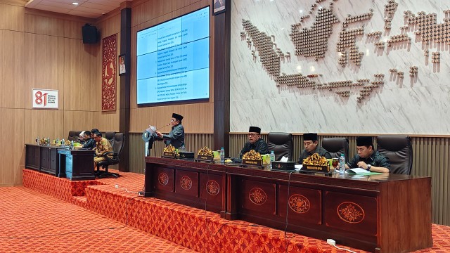 Rapat Paripurna DPRD Sumenep saat penyampaian Nota Keuangan Raperda Perubahan APBD Tahun Anggaran 2026 di Graha Paripurna DPRD Sumenep, Selasa (18/8/2026).